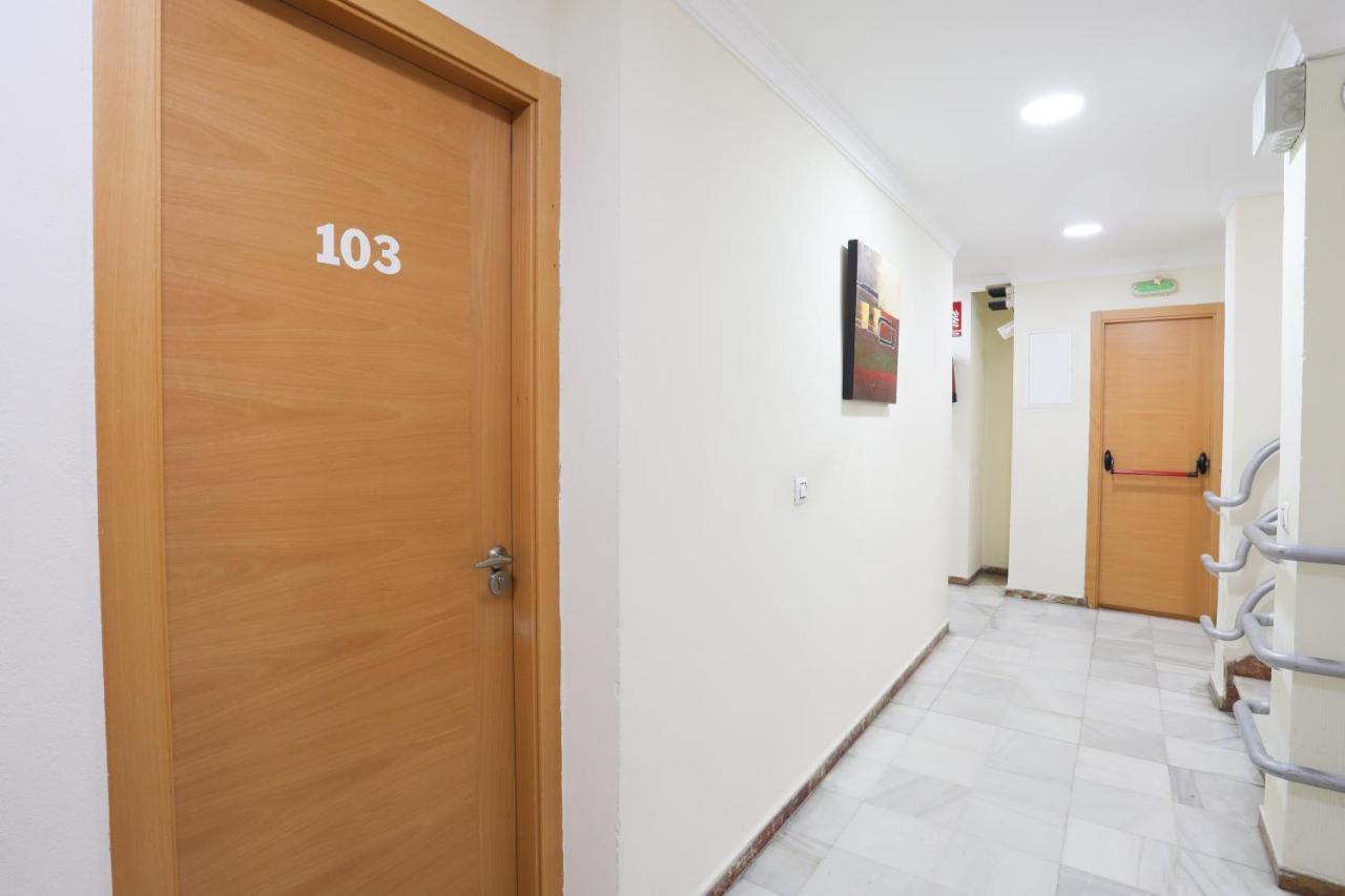 Hostal La Campana La Línea de la Concepción Dış mekan fotoğraf