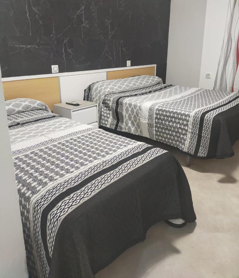 Hostal La Campana La Línea de la Concepción Dış mekan fotoğraf