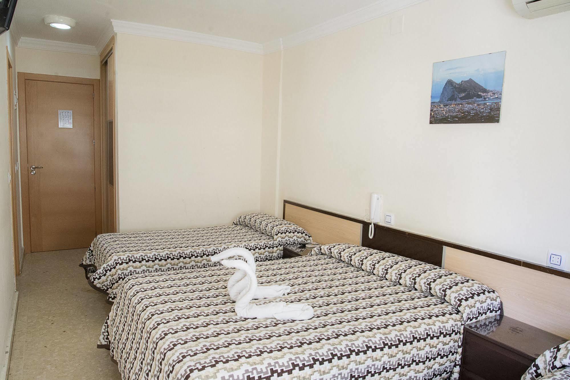 Hostal La Campana La Línea de la Concepción Dış mekan fotoğraf