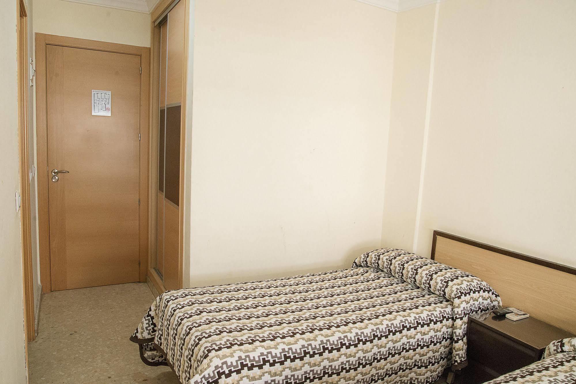 Hostal La Campana La Línea de la Concepción Dış mekan fotoğraf