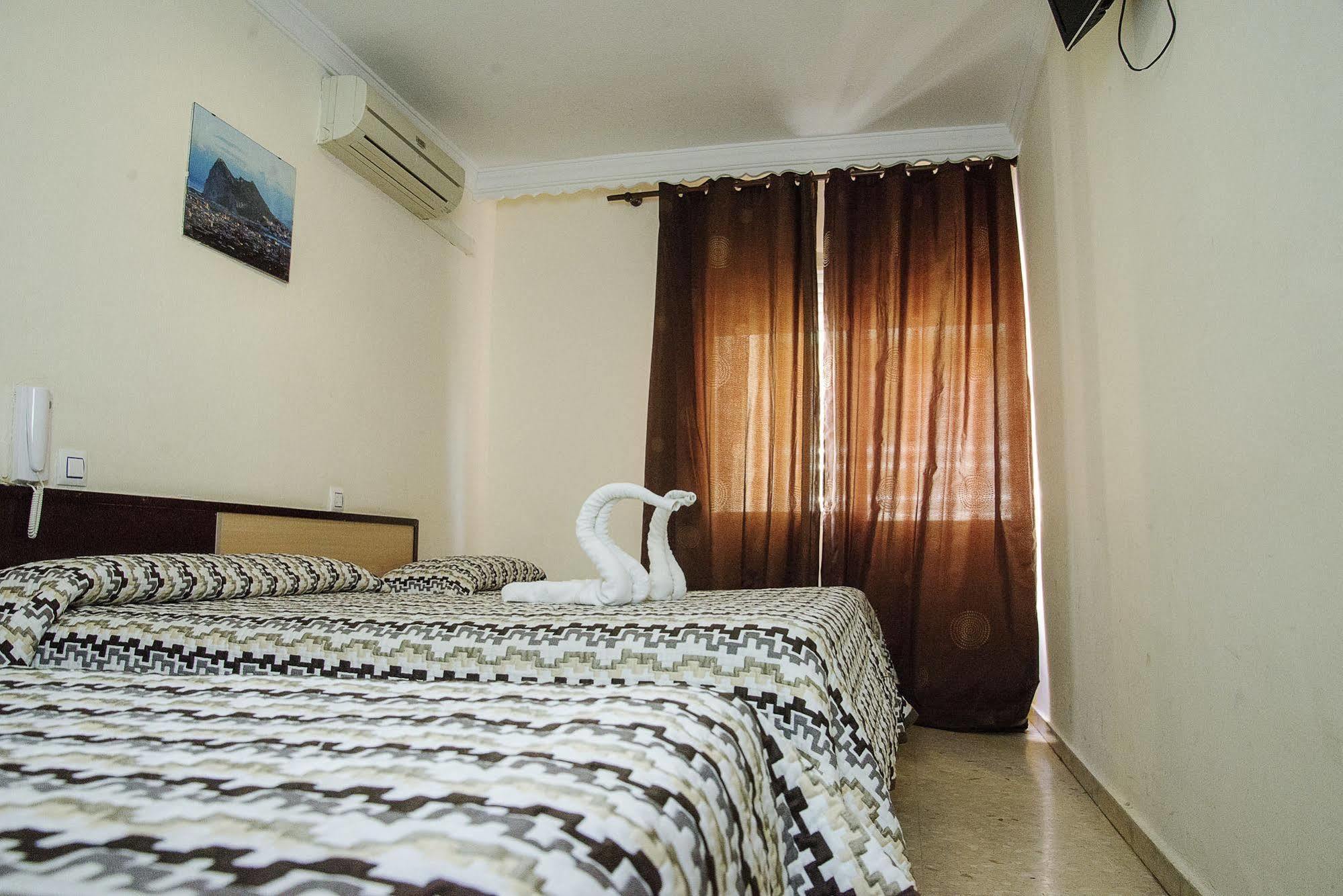 Hostal La Campana La Línea de la Concepción Dış mekan fotoğraf