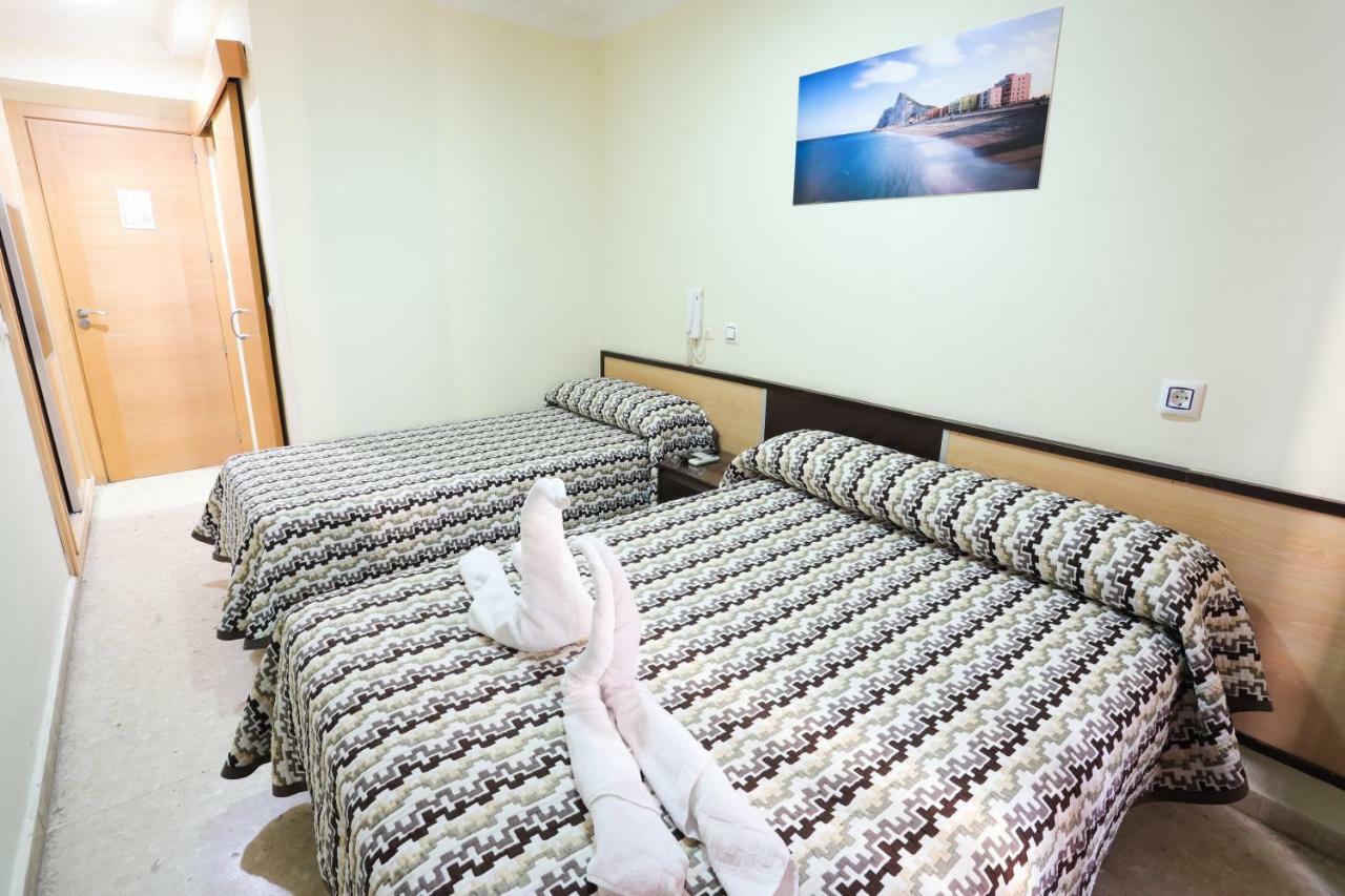Hostal La Campana La Línea de la Concepción Dış mekan fotoğraf