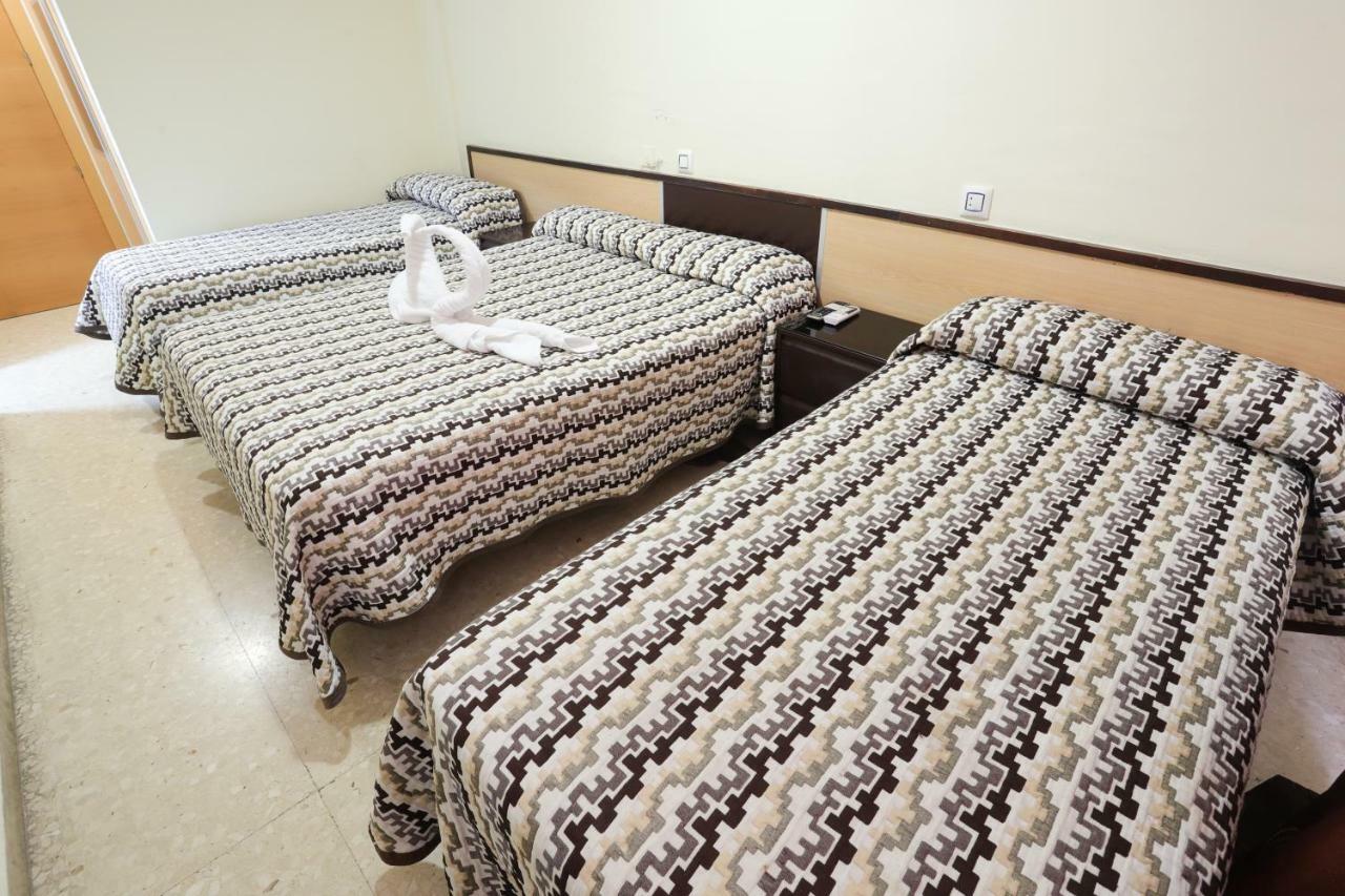 Hostal La Campana La Línea de la Concepción Dış mekan fotoğraf