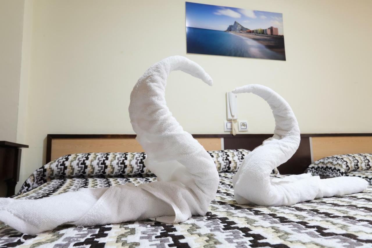 Hostal La Campana La Línea de la Concepción Dış mekan fotoğraf