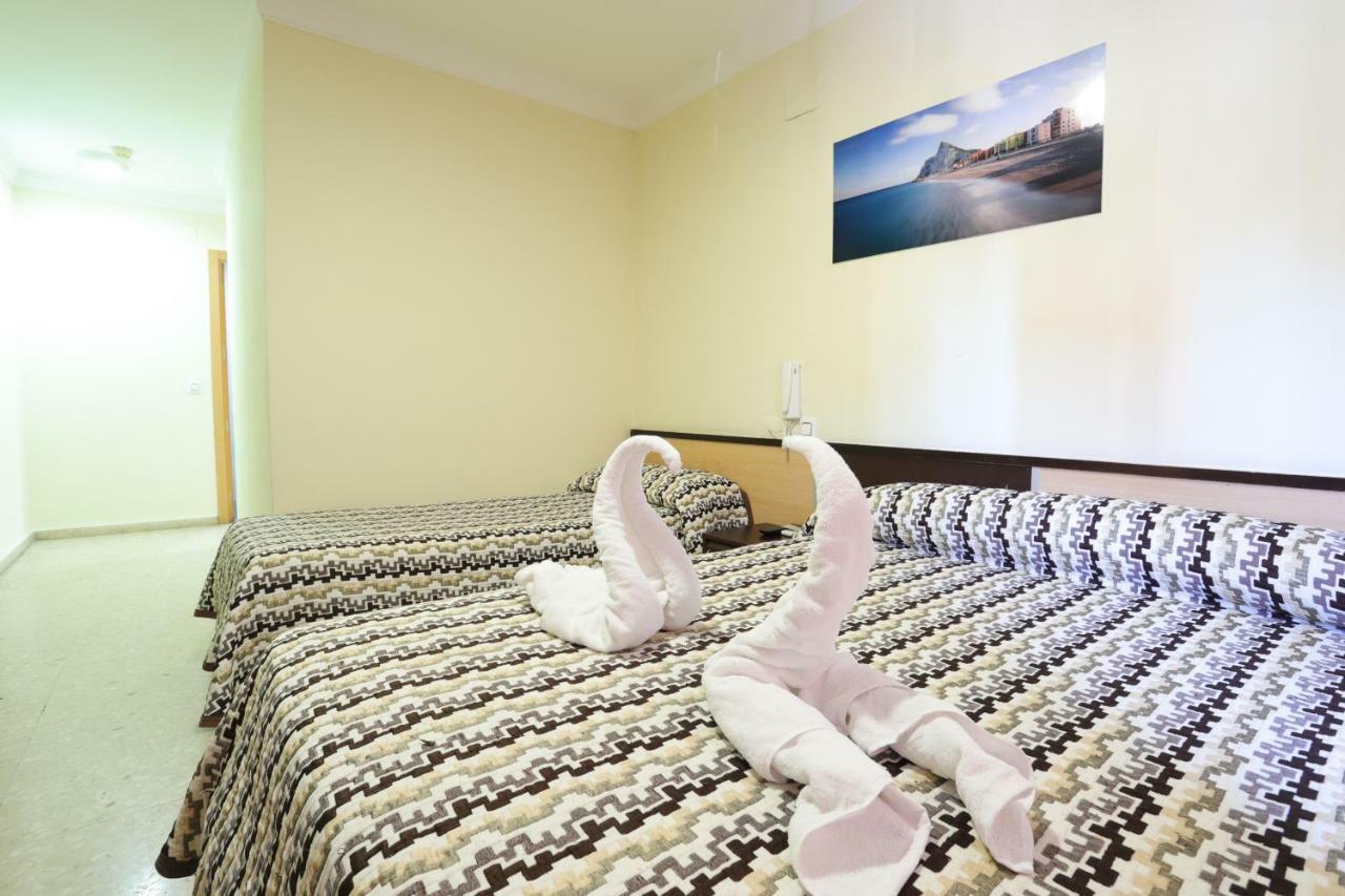 Hostal La Campana La Línea de la Concepción Dış mekan fotoğraf