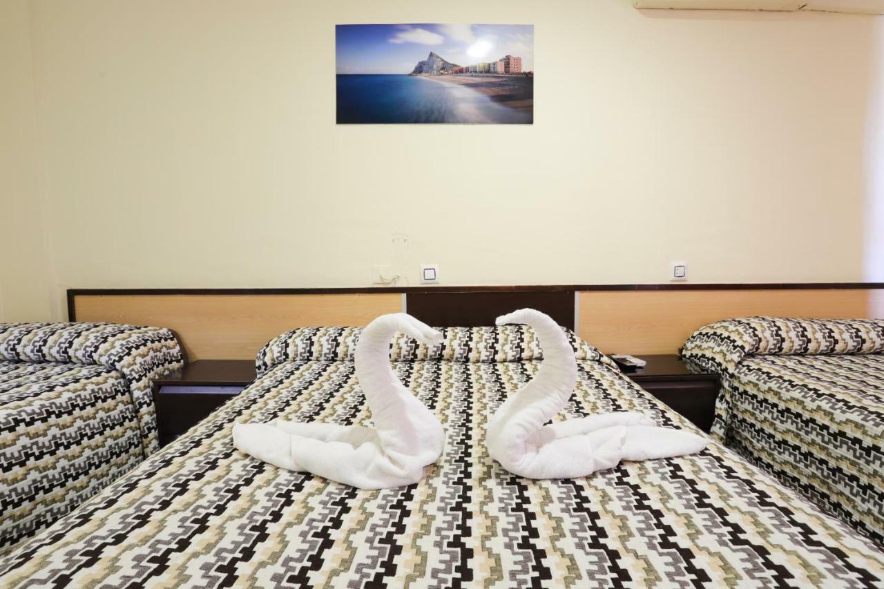 Hostal La Campana La Línea de la Concepción Dış mekan fotoğraf