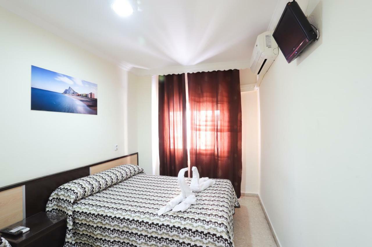 Hostal La Campana La Línea de la Concepción Dış mekan fotoğraf