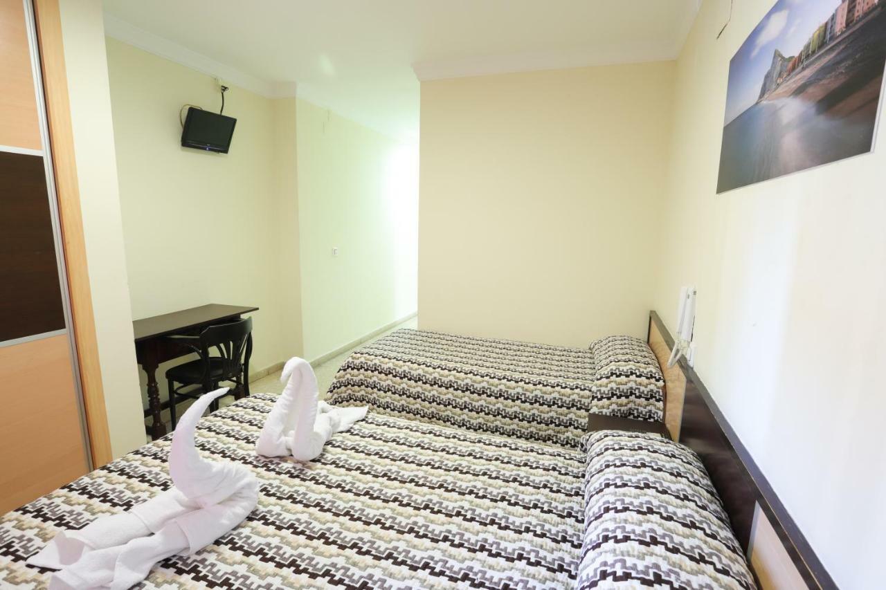 Hostal La Campana La Línea de la Concepción Dış mekan fotoğraf